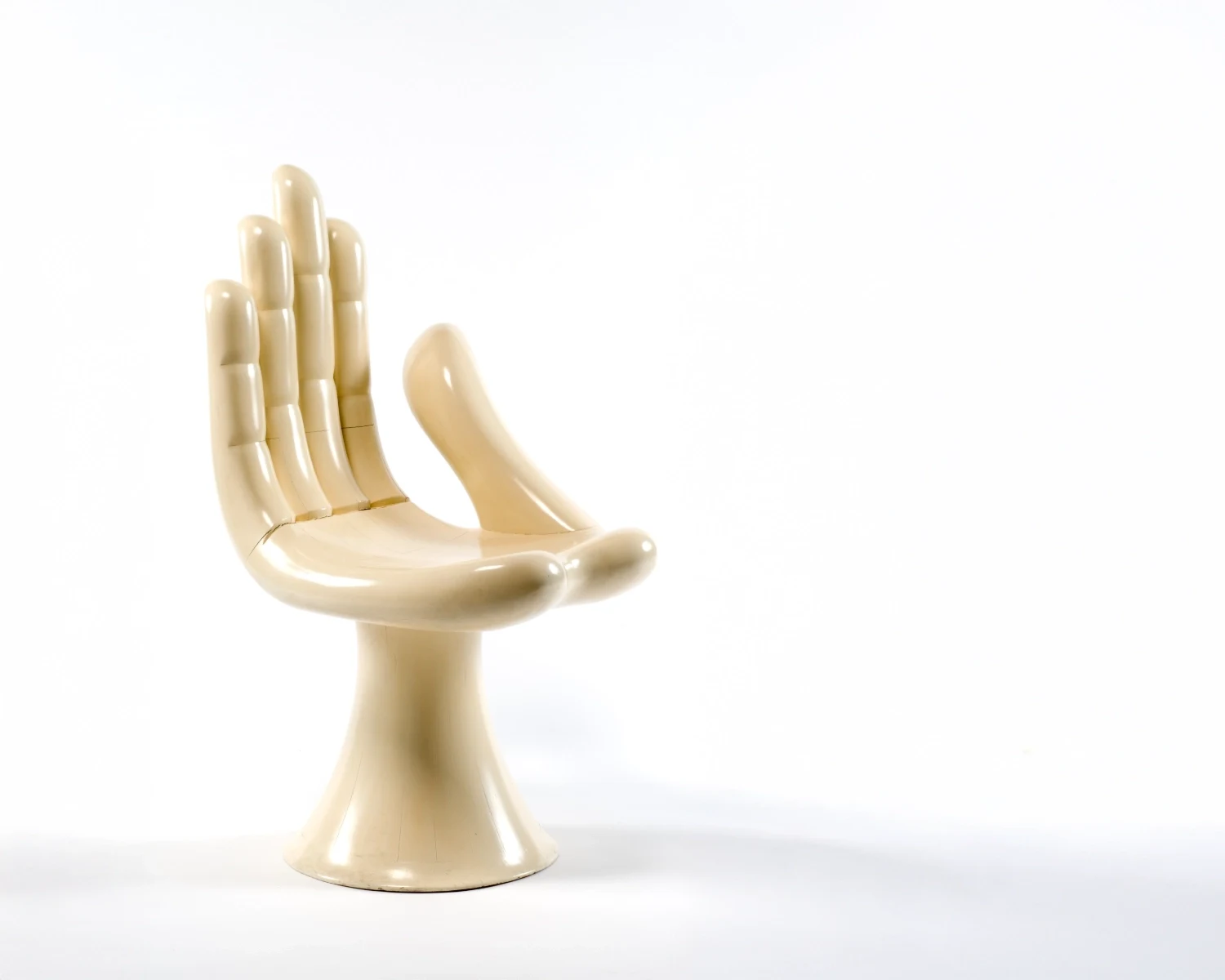 Pedro Friedeberg Chaise, 1961 FNAC 1954 Collection du Centre national des arts plastiques
© droits réservés / Cnap Crédit photo : Béatrice Hatala/Les Arts Décoratifs